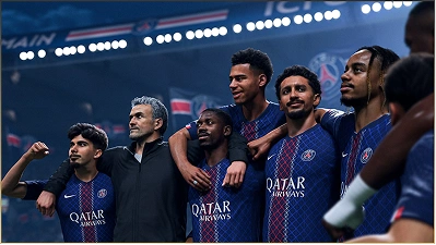 Zawodnicy drużyny PSG świętujący razem na boisku pod stadionowym oświetleniem w EA Sports FC 25.